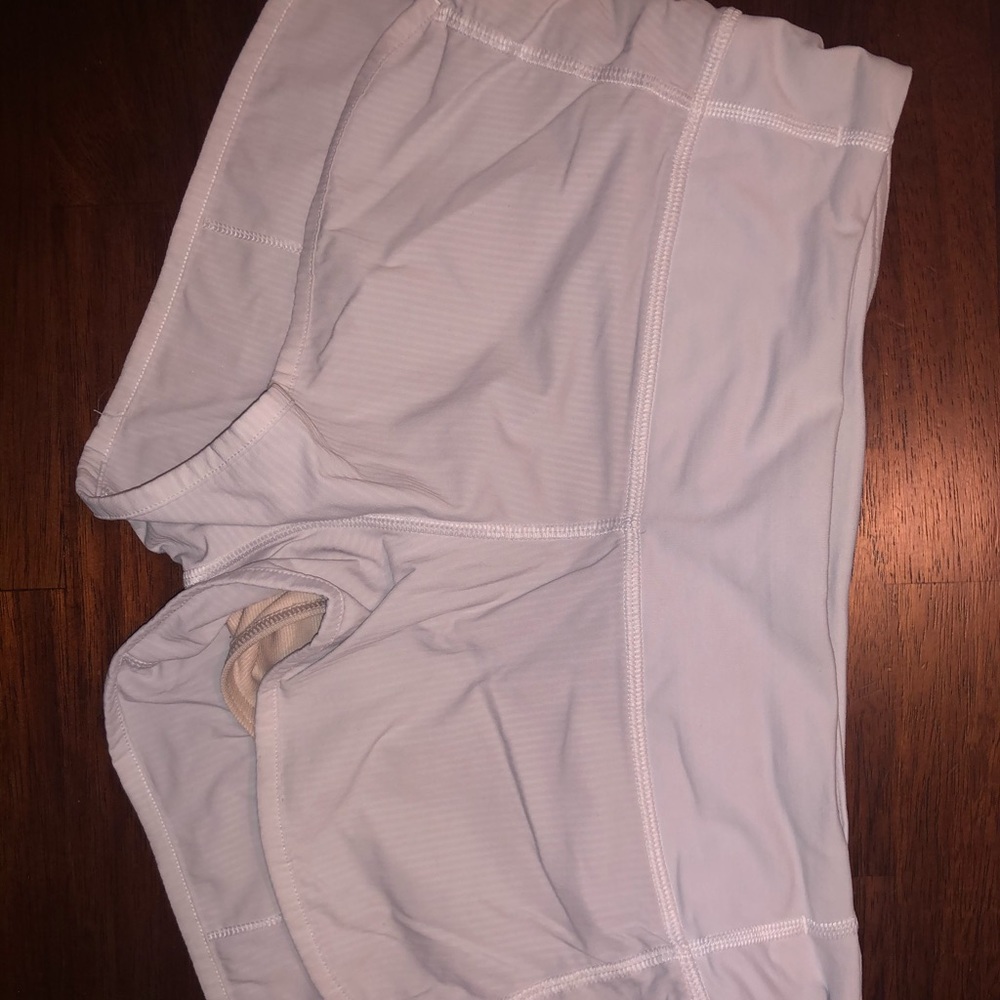 Lululemon 2.5” speed up shorts